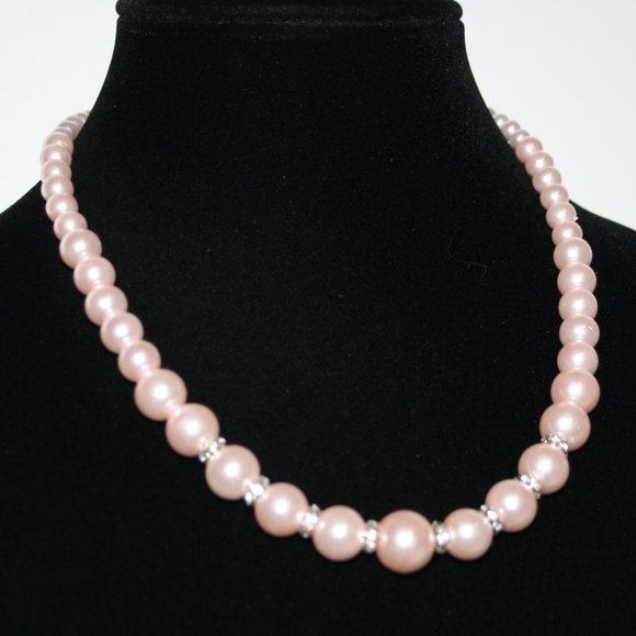 Pretty pink pearl and rhinestone necklace